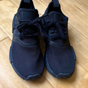Black Adidas size 6 kids